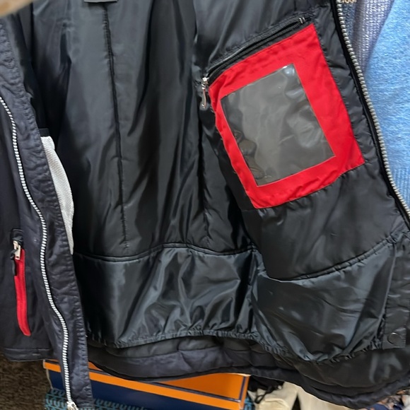 Ski jacket boys size juniors 14 looks new only wore 5 days from that trip. - Picture 4 of 5